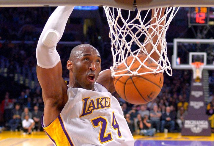 Kobe Bryant au sommet de son art, lors d’une partie des Lakers contre les Indiana Pacers, à Los Angeles, le 4 janvier 2015.