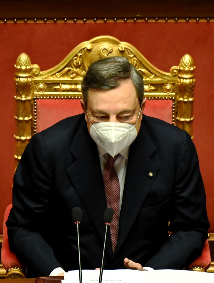 Ο νέος πρωθυπουργός της Ιταλίας Μάριο Ντράγκι ενώ απευθύνεται στην Γερουσία ζητώντας ψήφο εμπιστοσύνης στην κυβέρνησή του στις 17 Φεβρουαρίου 2021.