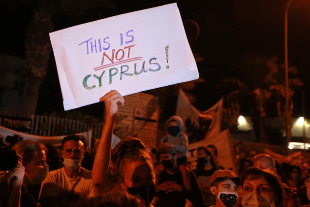 Φωτογραφία αρχείου - Διαδηλώσεις κατά της διαφθοράς με αφορμή την υπόθεση των «Χρυσών διαβατηρίων»