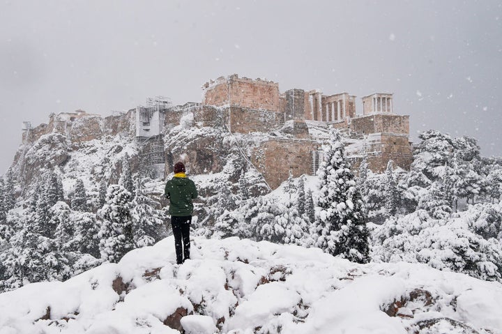 La Acrópolis de Atenas, tomada por la nieve