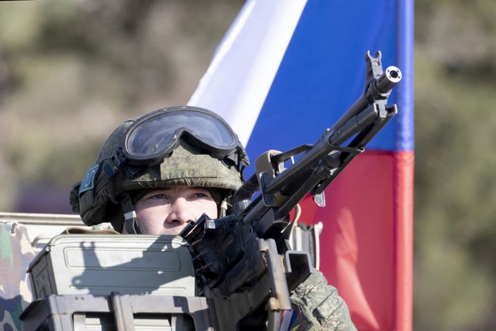 Ρώσος στρατιώτης μέλος της ειρηνευτικής δύναμης στο Ναγκόρνο Καραμπάχ