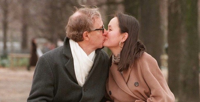 Woody Allen y Soon-Yi Previn en París en 1997.