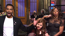 Sizzling Regé-Jean Page Burns Down The Cast, Gets 'SNL' Audience Screaming In Monologue 2 60320952240000af02cbc806