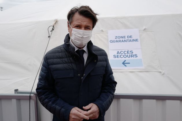 Dans les Alpes-Maritimes, de nouvelles mesures ont été annoncées pour faire face à l'épidémie de covid-19 (photo d'archive du maire de Nice Christian Estrosi prise en avril 2020).