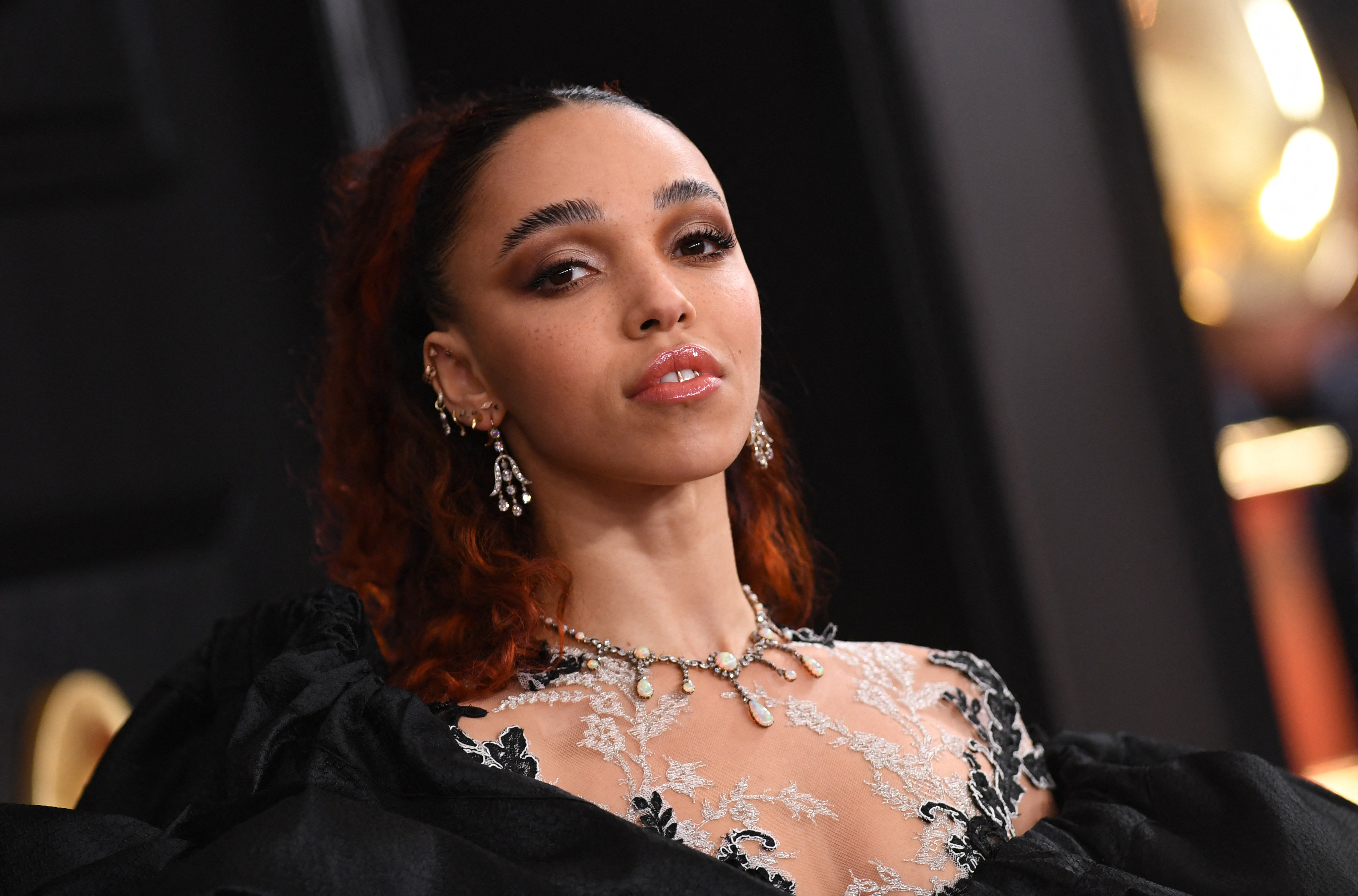 Violences conjugales: FKA Twigs veut qu'on arrête de poser cette question aux victimes