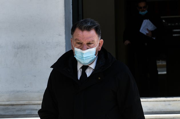 Ο Αλέξης Κούγιας ενώ εξέρχεται από δικαστήρια όπου βρέθηκε για να παραλάβει την δικογραφία για τον Δ.Λιγνάδη.