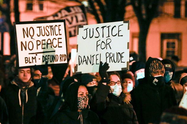 Mardi 23 février dans l'État de New York, après la décision d'un tribunal de ne pas poursuivre les policiers présents lors de la mort de Daniel Prude pendant son arrestation, des manifestations ont eu lieu.