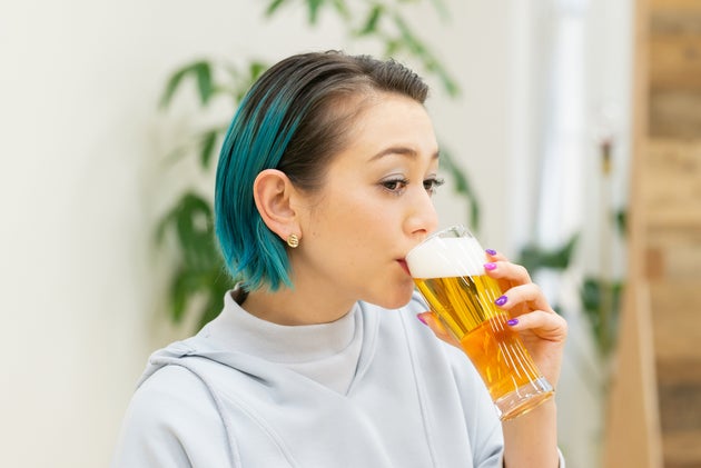 お酒好きshellyと語る 微アル の可能性 飲む人も飲まない人もスマートに楽しむことができる未来とは ハフポスト お酒好きshellyと語る 微アル の可能性 飲む人も飲まない人もスマートに楽しむことができる未来とは ハフポスト