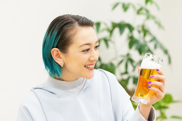 お酒好きshellyと語る 微アル の可能性 飲む人も飲まない人もスマートに楽しむことができる未来とは ハフポスト お酒好きshellyと語る 微アル の可能性 飲む人も飲まない人もスマートに楽しむことができる未来とは ハフポスト