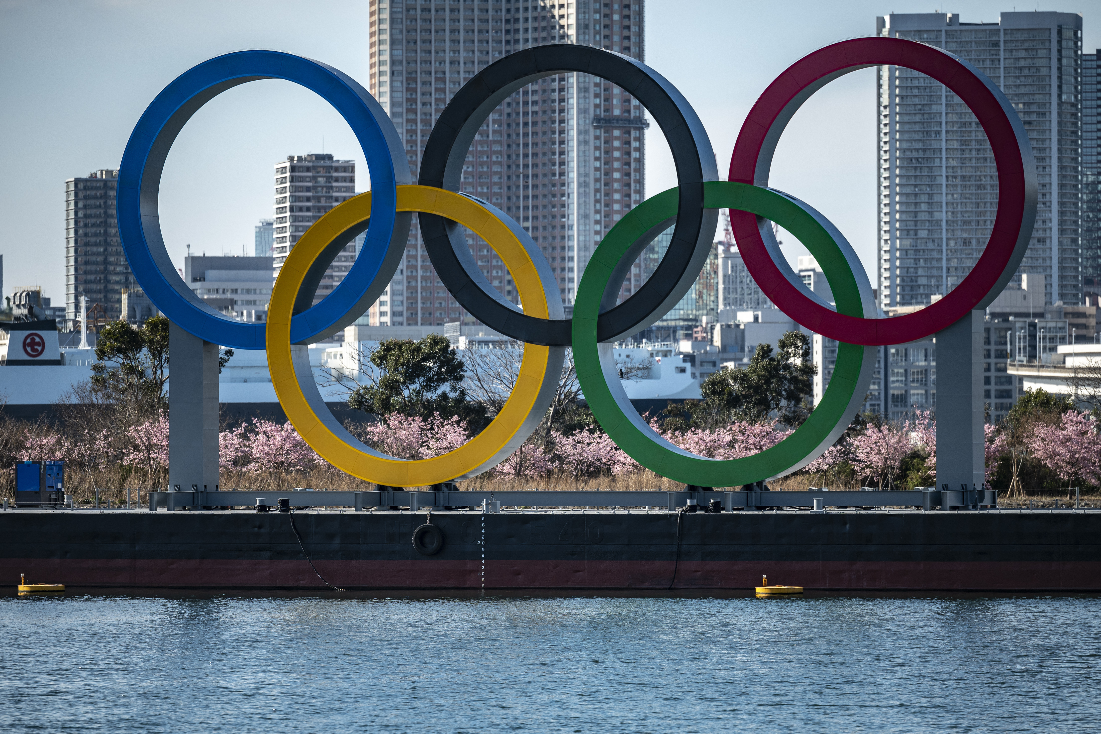 JO de Tokyo: le relais de la flamme olympique avec du public mais sans cris