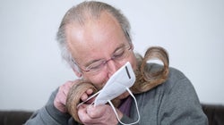 La Sociedad Española de Médicos de Familia señala la única mascarilla válida si llevas