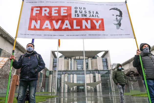 Alexeï Navalny transféré de sa prison vers un lieu inconnu (Photo prétexte de manifestants en Allemagne réclamant la libération de Navalny en Russie) 