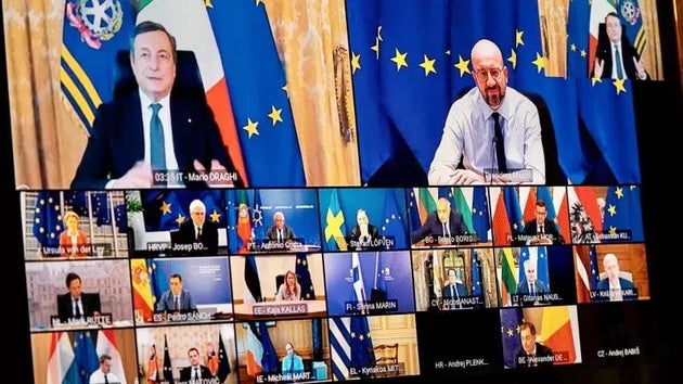 Il piano vaccini non va: anche Draghi chiede conto a von der Leyen Il piano vaccini non va: anche Draghi chiede conto a von der Leyen