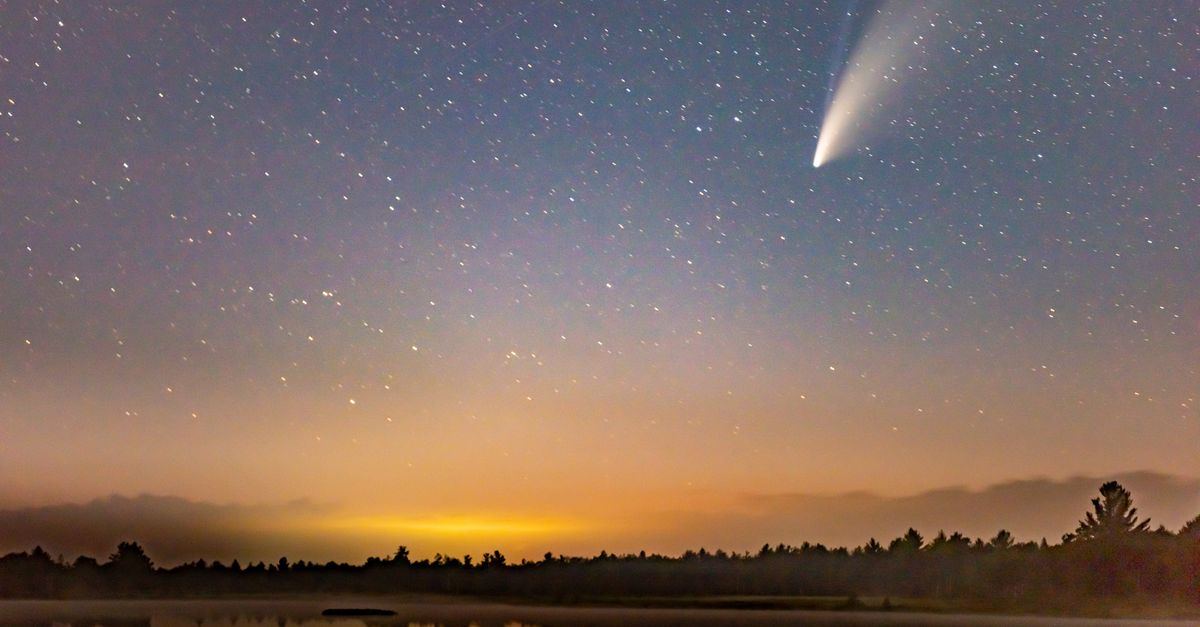 American Airlines Pilot Reports Mysterious 'Cylindrical Object' Over ...