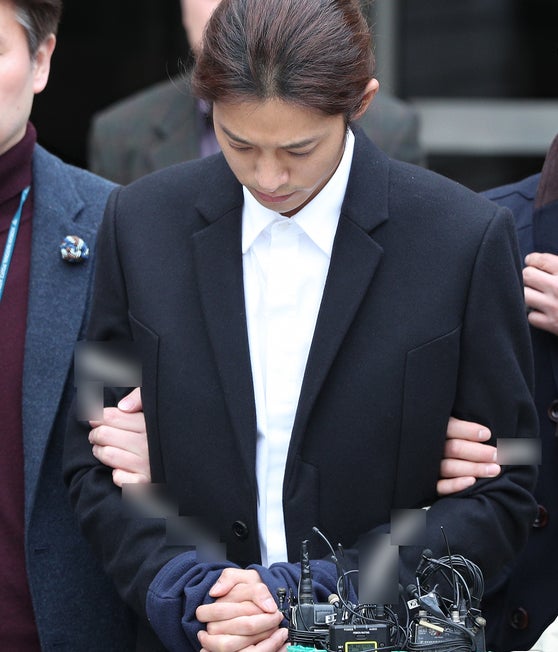 2019년 3월 21일 오후 서울 서초구 서울중앙지방법원에서 열린 구속 전 피의자심문을 마친 후 법정을 나서는 정준영