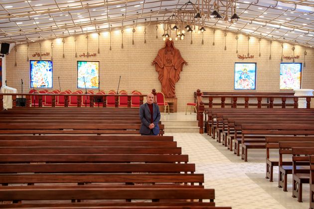 Ο 59χρονος ιρακινός χριστιανός στην εκκλησία Αλ Μπισάρα, στη Μοσούλη