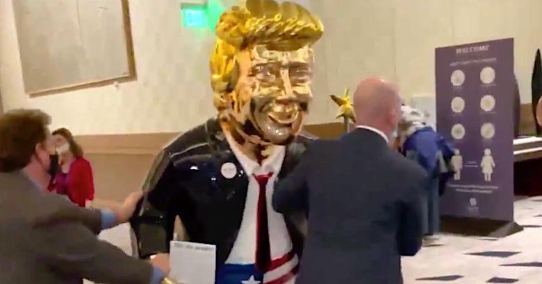 Golden Donald Trump Statue At CPAC Has Twitter Warning Idol Worshippers   6038f11b3f0000cd03a3f16e 