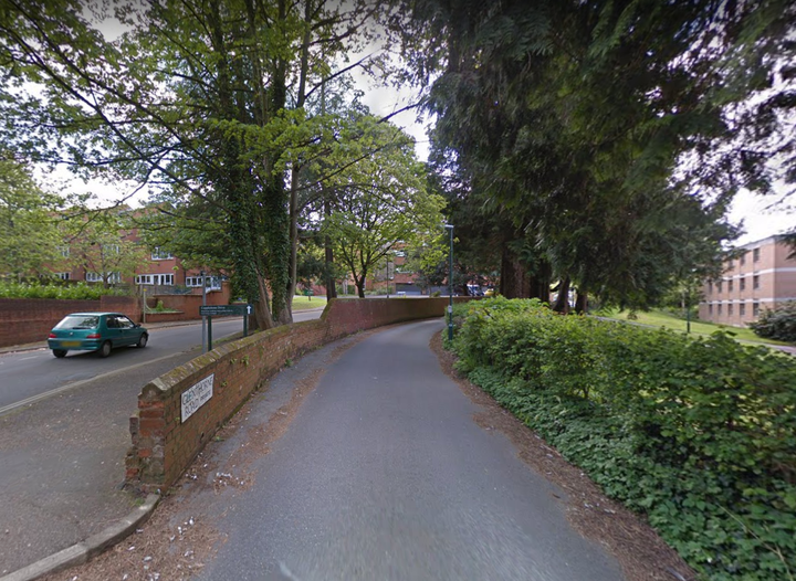 A street view of Glenthorne Road.