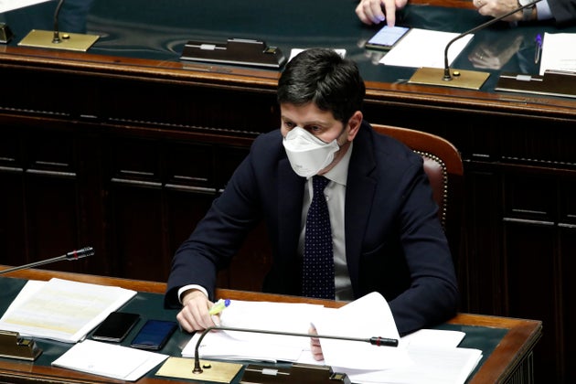 Sardegna prima in zona bianca. Aperture da decidere con il ministero Sardegna prima in zona bianca. Aperture da decidere con il ministero