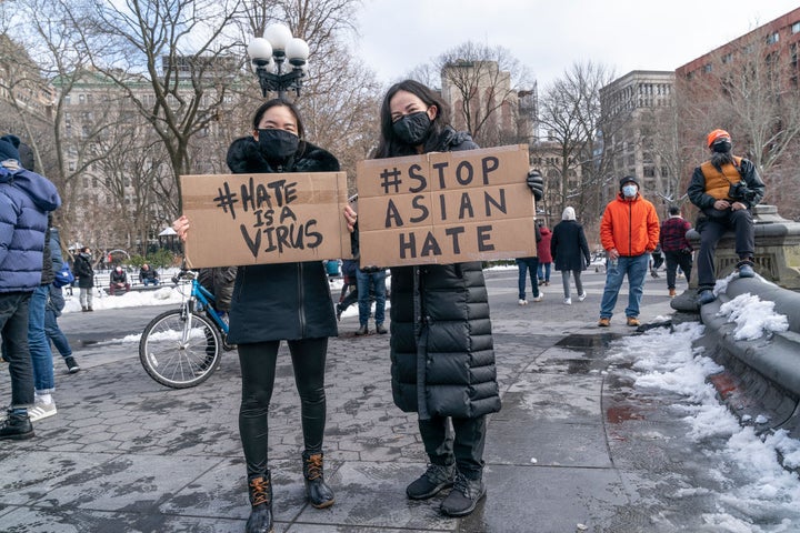 2月20日にニューヨーク市であったアジア系へのヘイトクライムに反対するデモ。200人以上が集まったという。