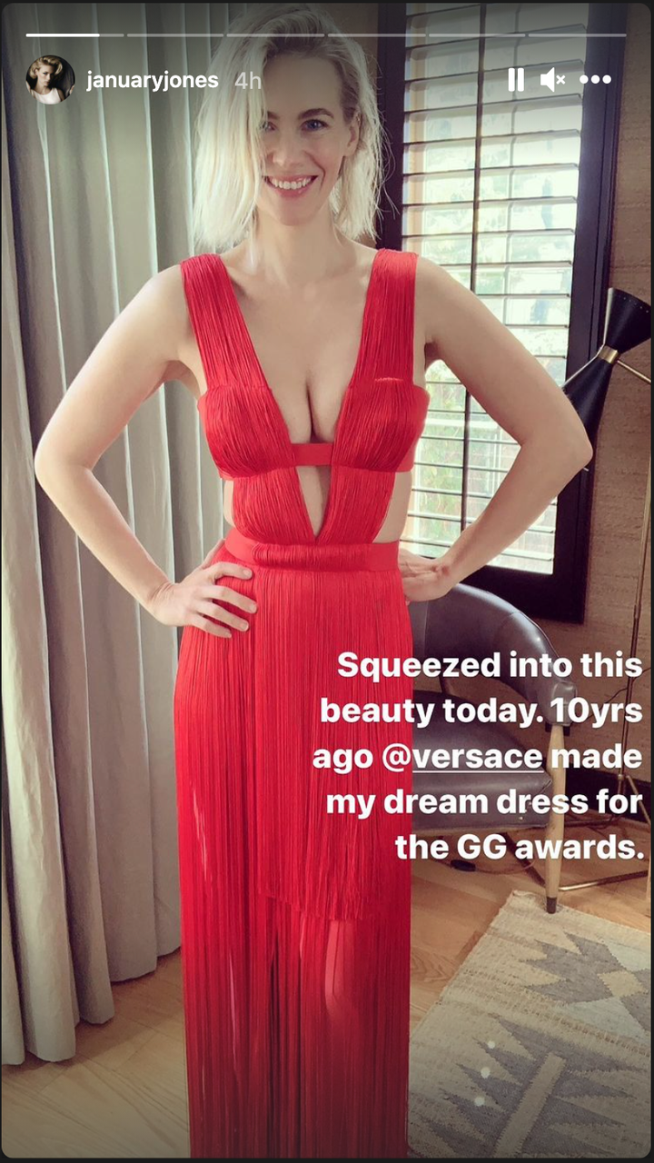 Kiernan Shipka Had The Best Response To January Jones' Golden Globes Throwback - HuffPost