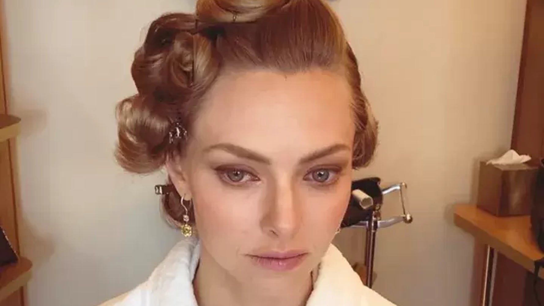 Getting-Ready Pics Make For A Very Intimate Golden Globes Red Carpet - Vimarsana News