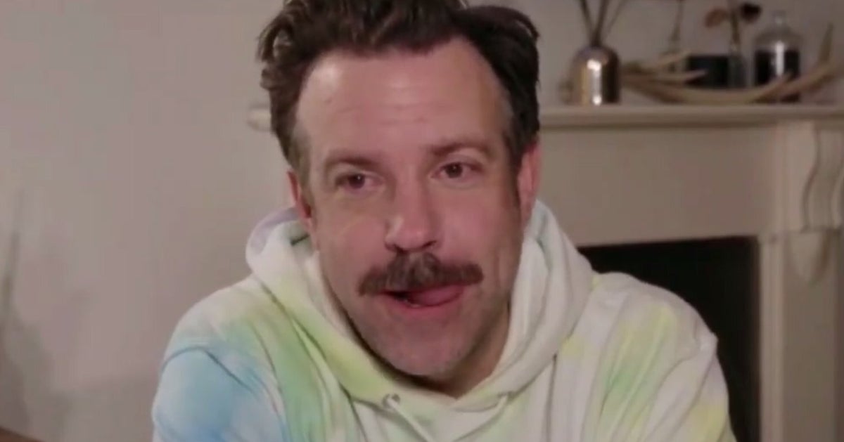 A Very Tired Jason Sudeikis Accepts Golden Globe In TieDye Hoodie