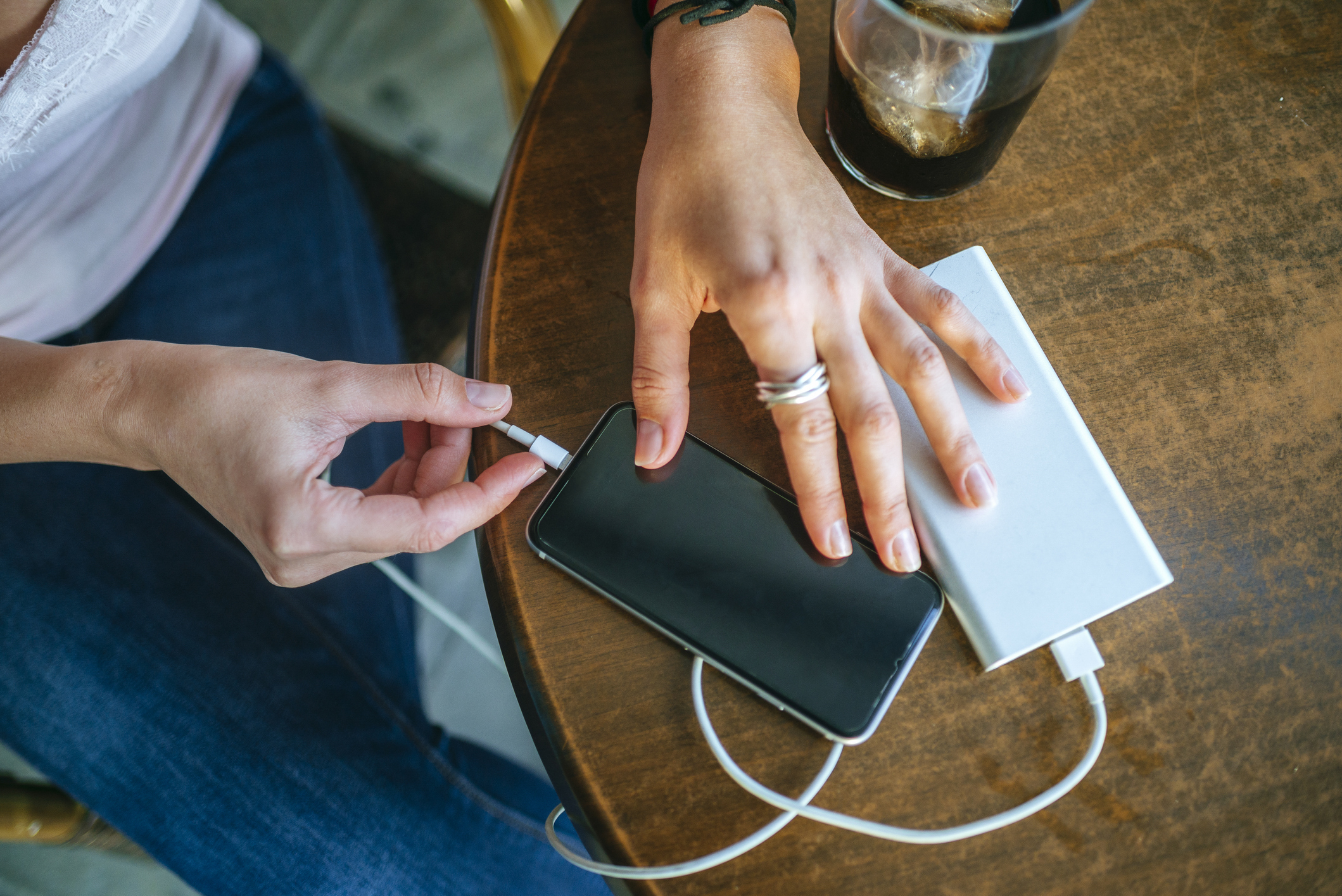 53% des 25-34 ans sont en panique à l'idée de ne plus avoir de batterie