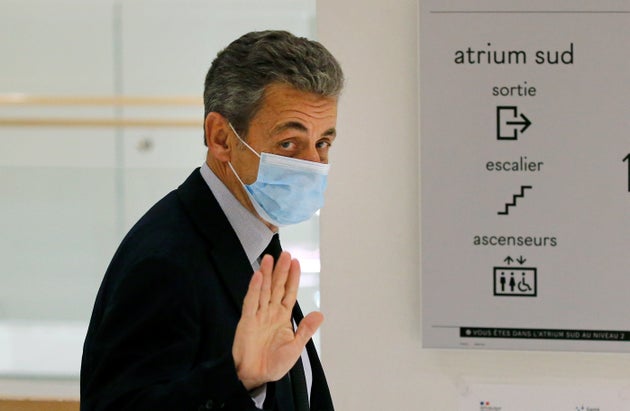 Nicolas Sarkozy condannato a tre anni per corruzione e traffico di influenze Nicolas Sarkozy condannato a tre anni per corruzione e traffico di influenze