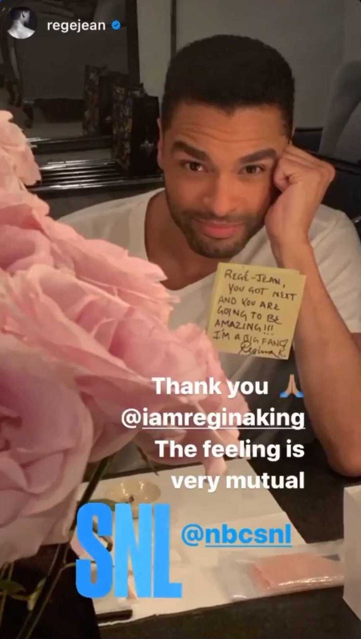 Regé-Jean Page poses alongside Regina King's thoughtful note.