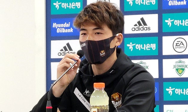 기성용이 지난달 27일 전주월드컵경기장에서 열린 전북 현대와의 K리그1 개막전을 마친 뒤 기자회견을 하고 있다.