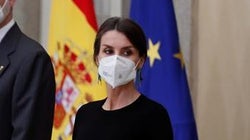 El percance estilístico de la reina Letizia en la entrega de los Premios Nacionales del