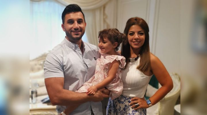 Ahmad Alkhatib, sa fille Aline Alkhatib et sa femme Yasmin Al Hadithi avant la pandémie