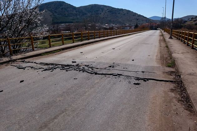 Σεισμός στην Ελασσόνα: Ζημιές σε δεκάδες σπίτια, απεγκλωβισμοί παγιδευμένων