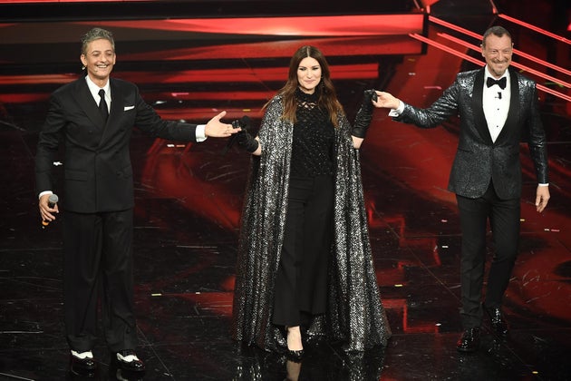 Laura Pausini e Ennio Morricone illuminano Sanremo. Ma non bastano a far decollare lo show (di L. Varlese) Laura Pausini e Ennio Morricone illuminano Sanremo. Ma non bastano a far decollare lo show (di L. Varlese)