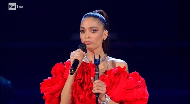 Sanremo 2021, Elodie: "Il quartiere dove sono nata mi ha tolto tanto. Tutti meritiamo di credere nei sogni" Sanremo 2021, Elodie: "Il quartiere dove sono nata mi ha tolto tanto. Tutti meritiamo di credere nei sogni"