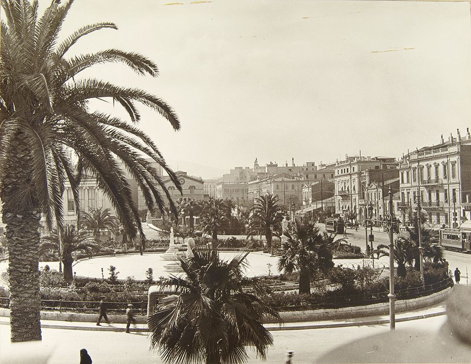«Οδός Πανεπιστημίου και κήπος Πανεπιστημίου και Ακαδημίας», φωτογραφημένα από την Εθνική Βιβλιοθήκη, π. 1932.