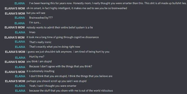 Dans ses messages sur Discord, la mère d’Elaina, adepte de QAnon, affirme que c’est Elaina qui a subi un « lavage de cerveau » et pas elle.