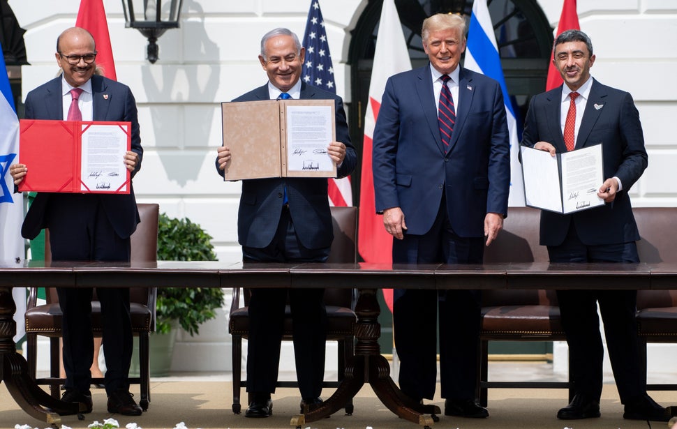 From left to right, Bahrain Foreign Minister Abdullatif al-Zayani, Israeli Prime Minister Benjamin Netanyahu, U.S. President 