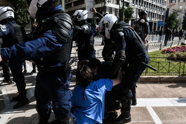 Ενταση στη συγκέντρωση για τον Κουφοντίνα, στη ΓΑΔΑ ο γιος