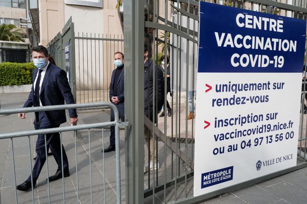 Christian Estrosi sortant d'un centre de vaccination à Nice le samedi 6 mars 2021