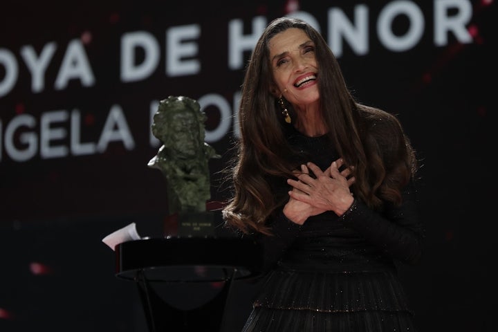 Ángela Molina recoge su Goya de Honor.