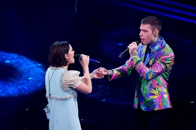 Michielin e Fedez sul podio. I social protestano: "Saliti grazie alla Ferragni" Michielin e Fedez sul podio. I social protestano: "Saliti grazie alla Ferragni"