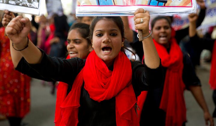 「国際女性デー」の日、街頭で声をあげる女性たち＝2019年3月8日、インド・ニューデリー（本文とは直接の関係はありません）