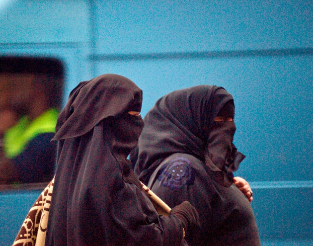 In Svizzera sarà vietato il burqa nei luoghi pubblici. Vince il sì al referendum In Svizzera sarà vietato il burqa nei luoghi pubblici. Vince il sì al referendum