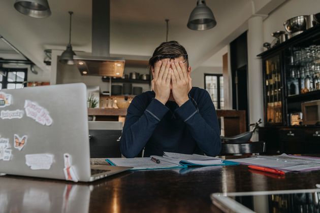 Nos enfants vont donc devoir se présenter à des épreuves du baccalauréat que la grande majorité ne passera pas. Je vous le répète, nous, parents, assumons nos choix de vie différents, nos batailles incessantes contre la maladie, les regards moqueurs des anti sportifs. Mais s’il vous plaît, Monsieur le Ministre, ne parlez pas d’équité, d’éducation civique, ni d’égalité des chances avec nos enfants.