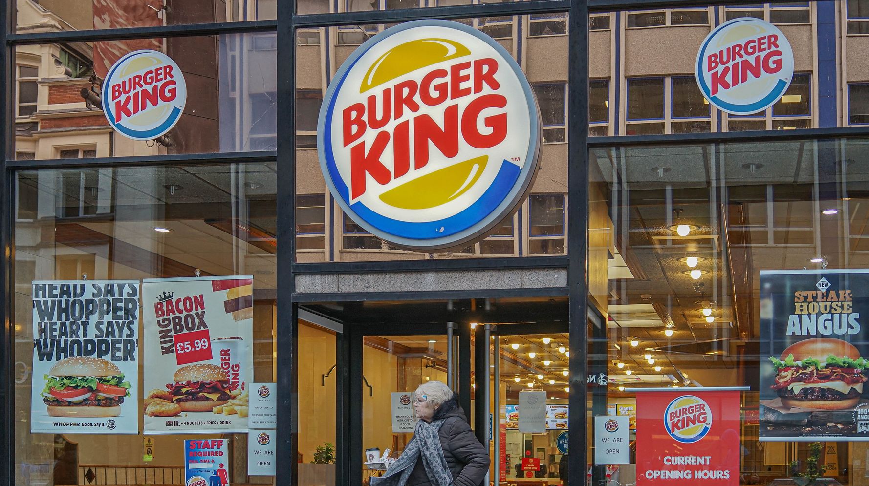 Burger King apologizes after riot for “Women belong to the kitchen” Tweet