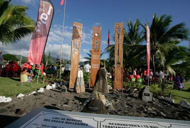 Le 2 juillet 2016, une manifestation à Papeete,Tahiti, avait réuni des anti-nucléaires et indépendantistes sur le lieu du monument commémorant les essais nucléaires. 