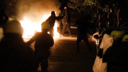Τα κόμματα καταδικάζουν τα επεισόδια και τον τραυματισμό του