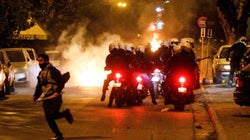Βίντεο: Η στιγμή της επίθεσης στον αστυνομικό στη Νέα